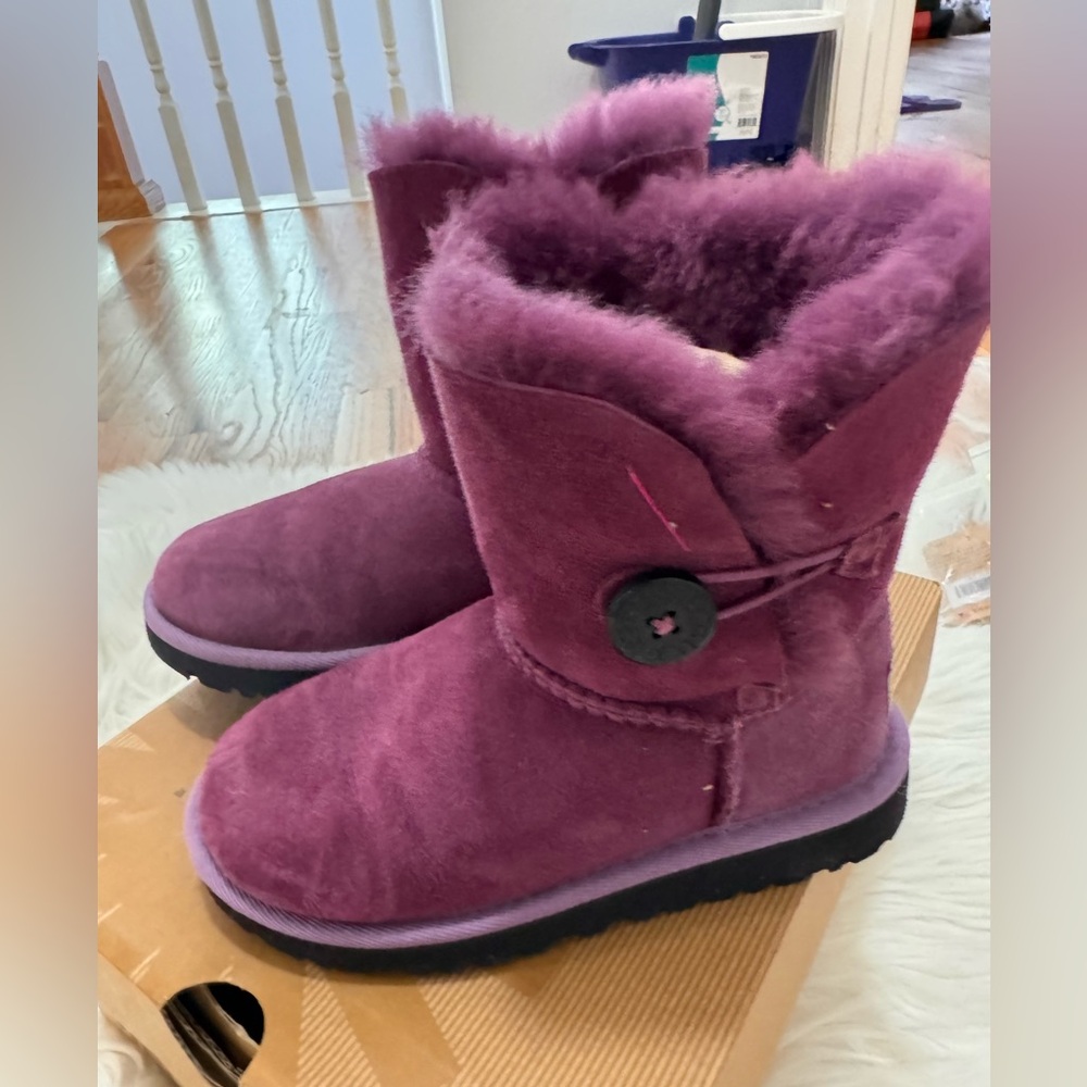 Kids ugg boots. Gently worn